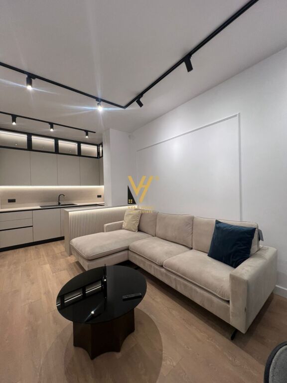 JEPET APARTAMENT 1+1+BLK ME QERA TEK UET, PORCELAN 800 EURO