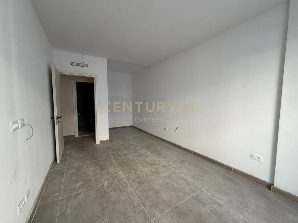NEAR TV KLAN-OFFICE FOR RENT