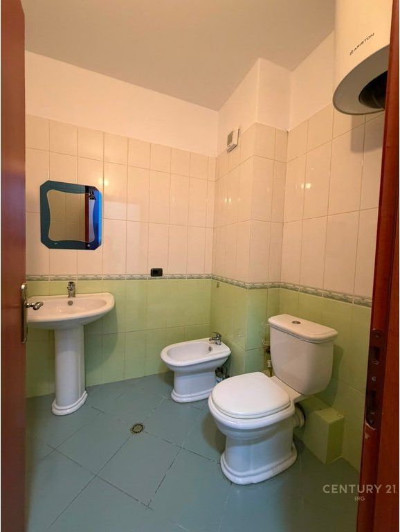 Apartament 2+1+2+ Post Parkimi ne zonen e Kopeshtit Botanik. IRG143208