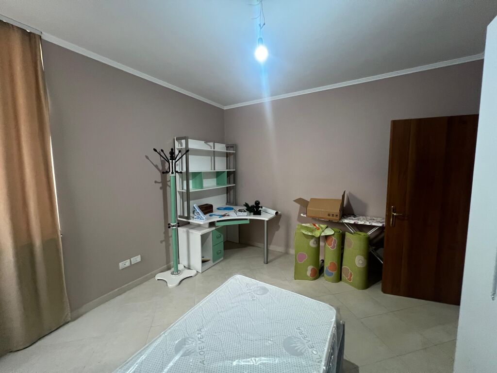 Jepet apartament me qera 2+1+2