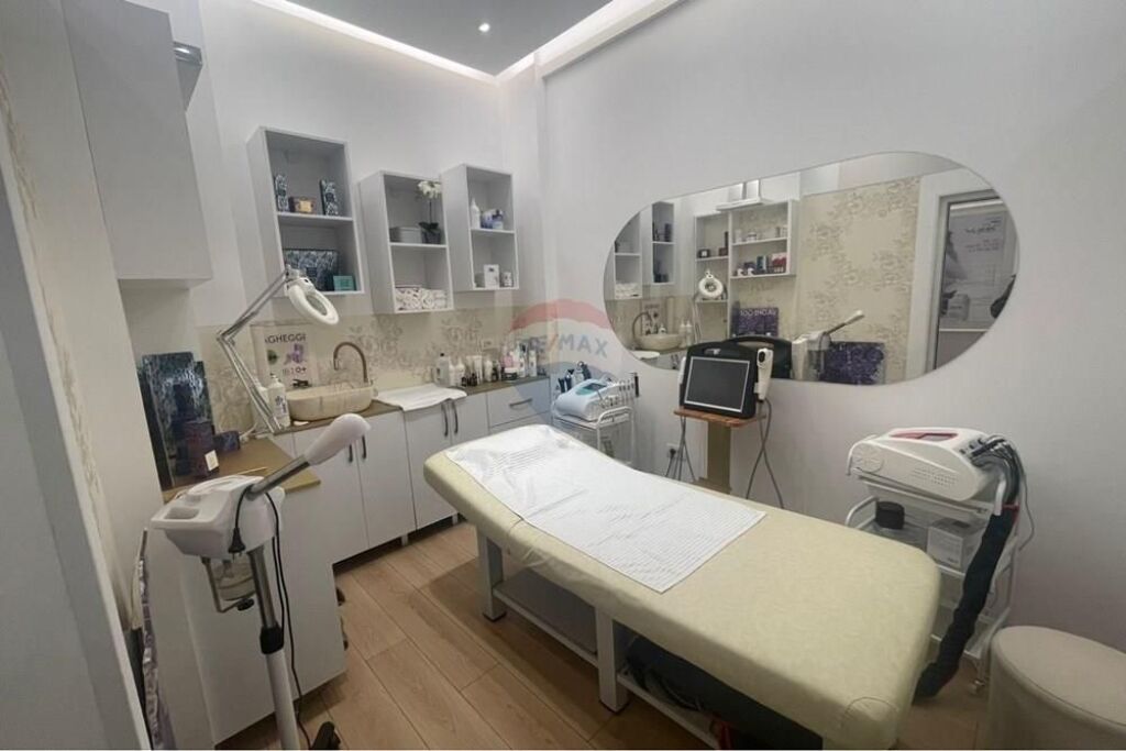 Shitet klinikë estetike në Astir