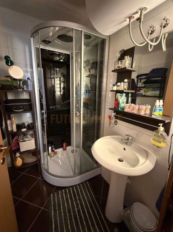 Shitet, Apartament 2+1+2, Fresk,Shkolla 17 Shkurti.​