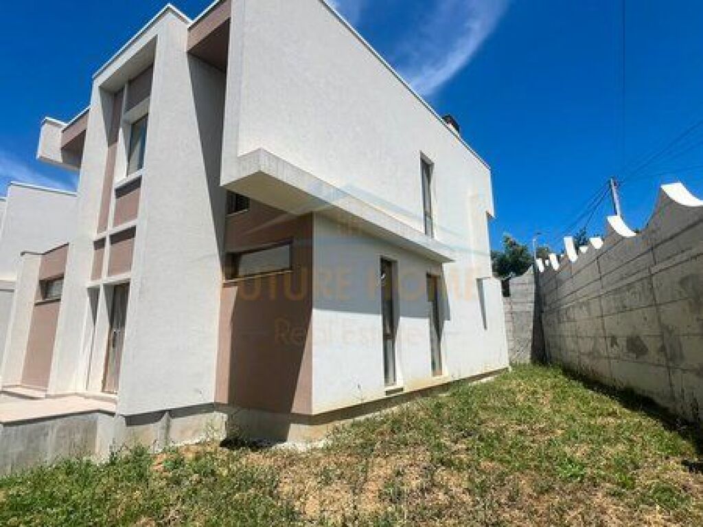 For sale, 2-story Villa, Luleborë Residence, Lundër.