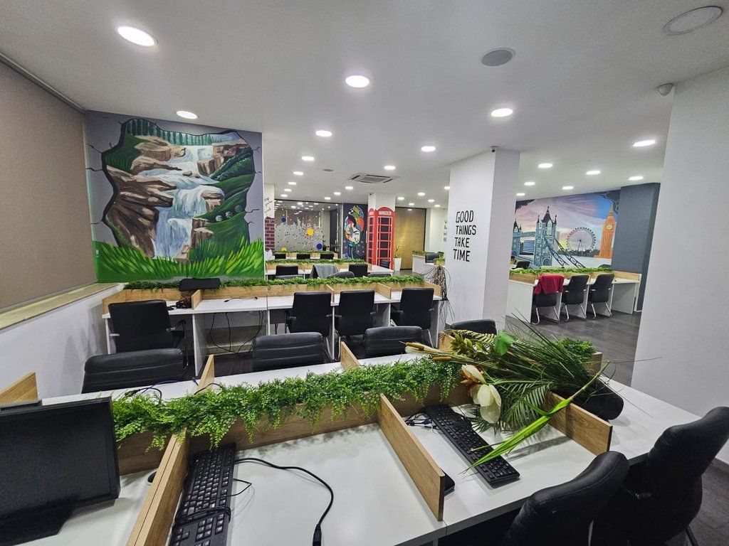SHITET AMBIENT KOMERCIAL / ZYRA PËRBALLË KOMPLEKSIT DELIJORGJI