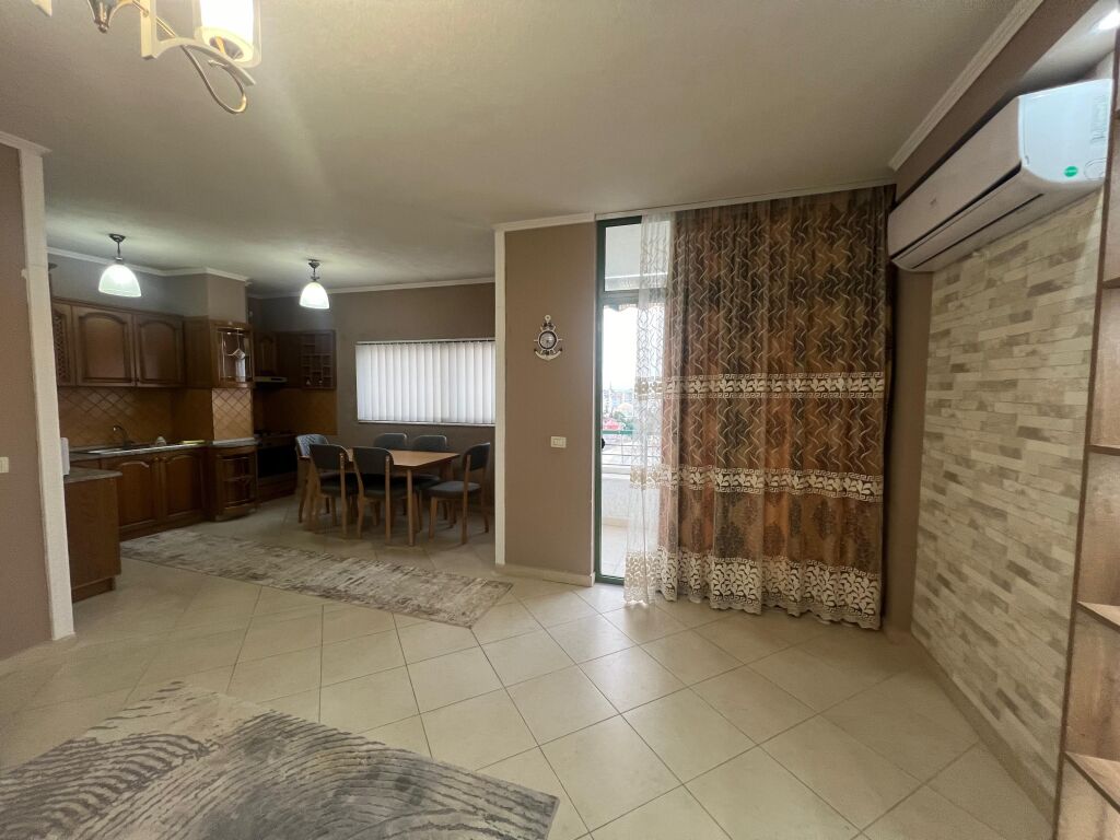 Jepet apartament me qera 2+1+2
