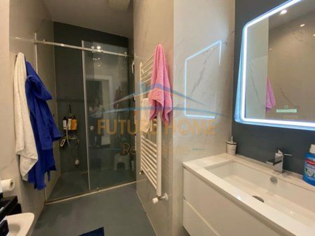 For sale, Triplex 4+1+3+4 Parking Spaces, Grey Stone Residence, Dry Lake