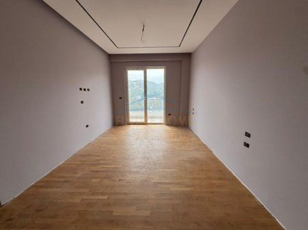 Shitet, Penthouse 3+1+3 Poste Parkimi, Green Terrace, Liqeni i Thate