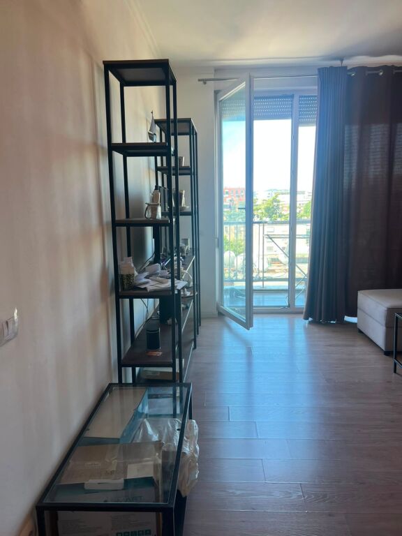 21 Dicembre Vendesi super appartamento 1+1 in palazzo con ascensore con certificato di proprietà