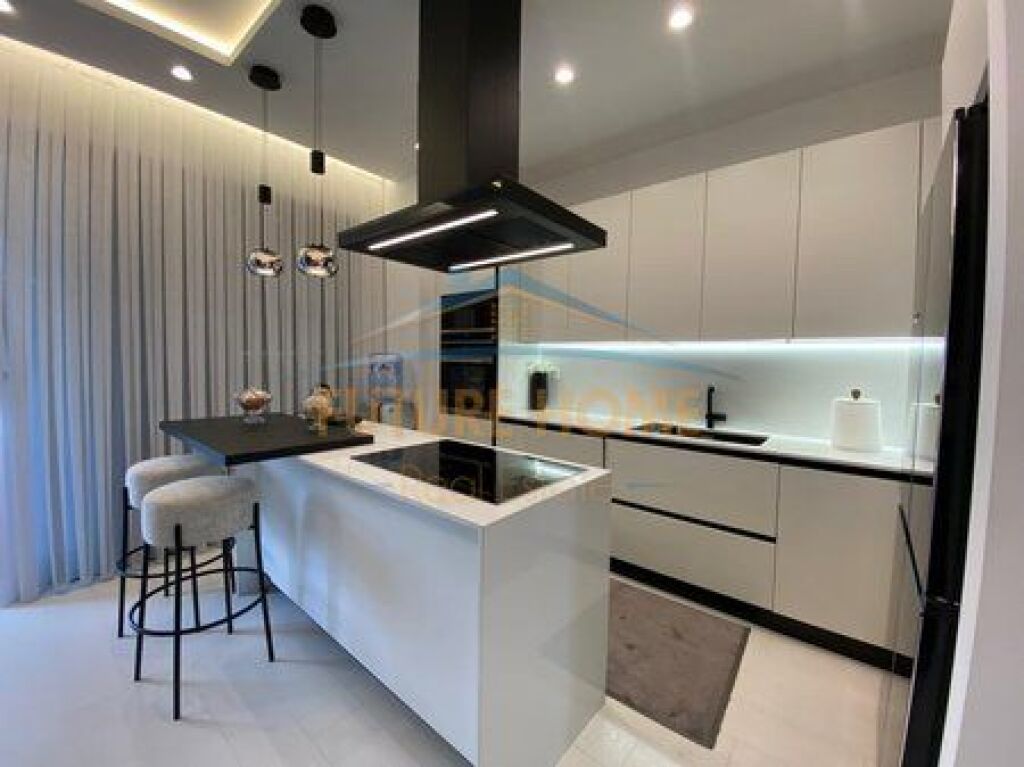 For sale, Triplex 4+1+3+4 Parking Spaces, Grey Stone Residence, Dry Lake