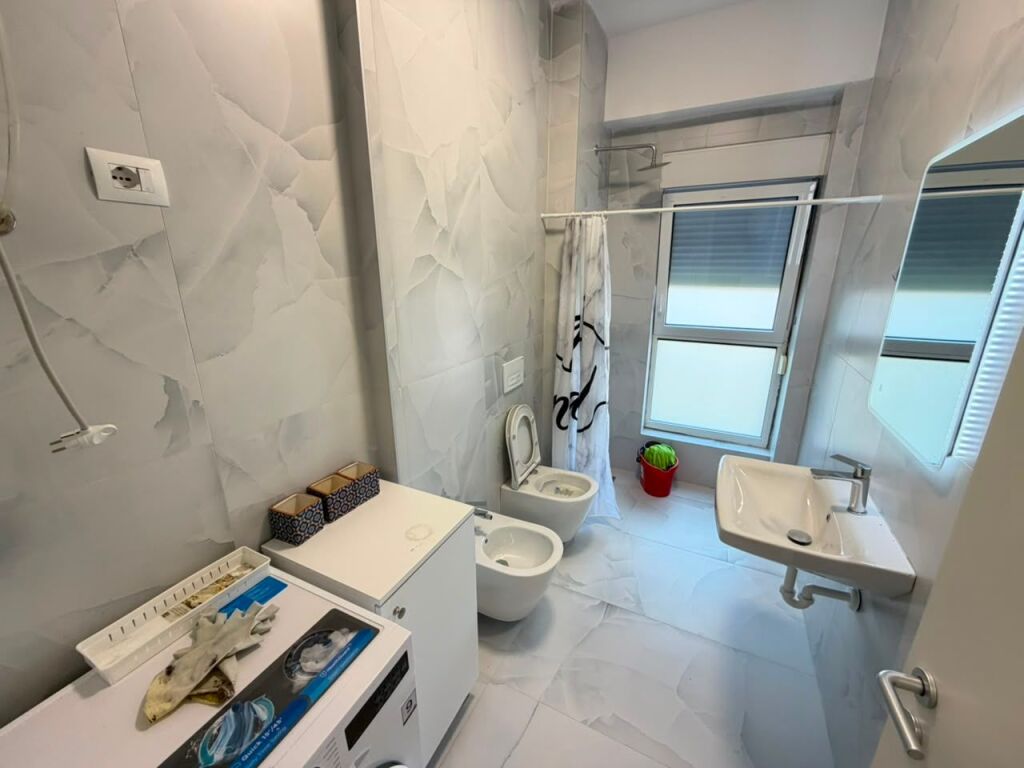 🏡 Affittasi Appartamento 1+1  📍 Indirizzo: Ali Demi, Complesso Kaimi💰 Prezzo: 40.000 Lek/mese