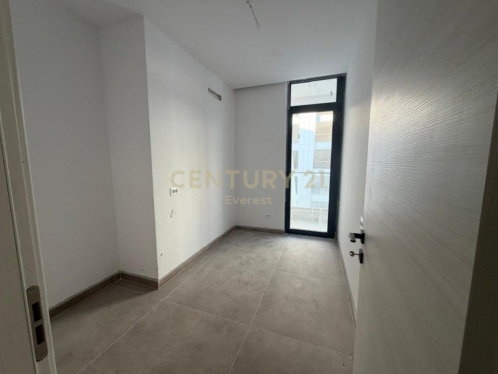 NEAR TV KLAN-OFFICE FOR RENT
