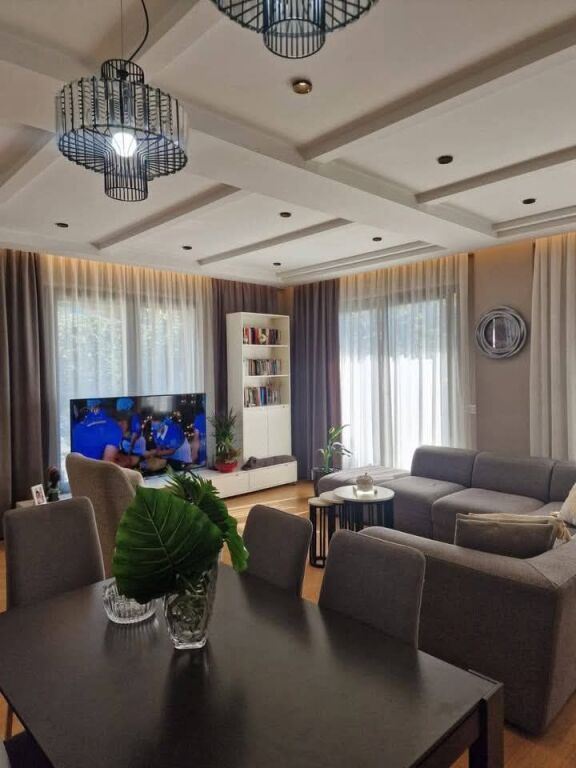 IN AFFITTO PRIMO PIANO DI UNA VILLA 3+1+2 - KODRA E PRIFTIT, TIRANA