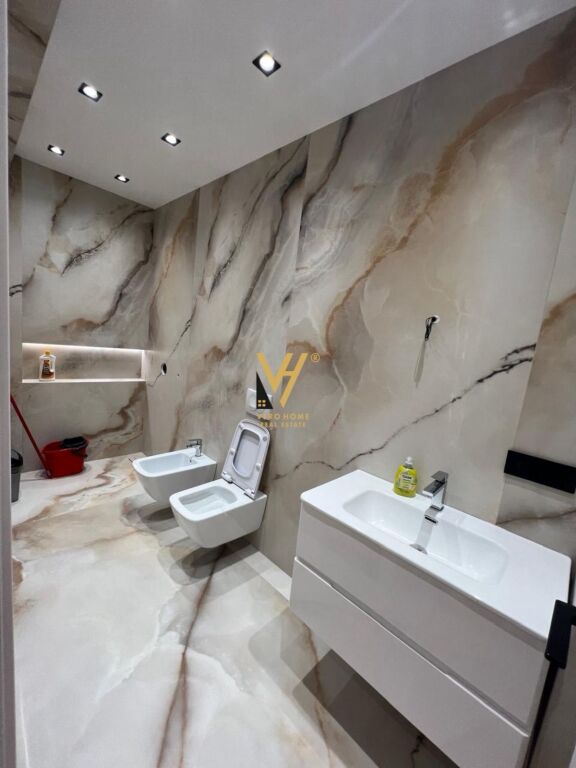 JEPET ZYRE 100 M2 ME QIRA TE LIQENI I THATE 900 EURO