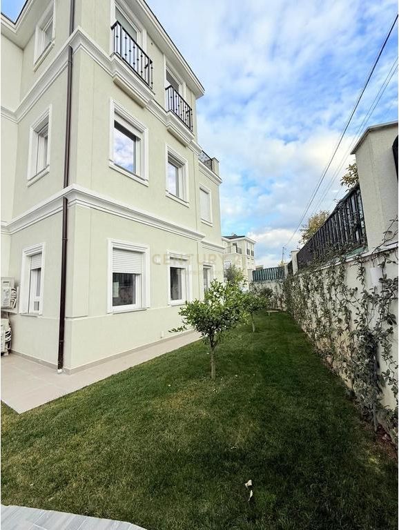 VILLA MODERNA SU 3 PIANI IN AFFITTO VICINO A TEG!!!