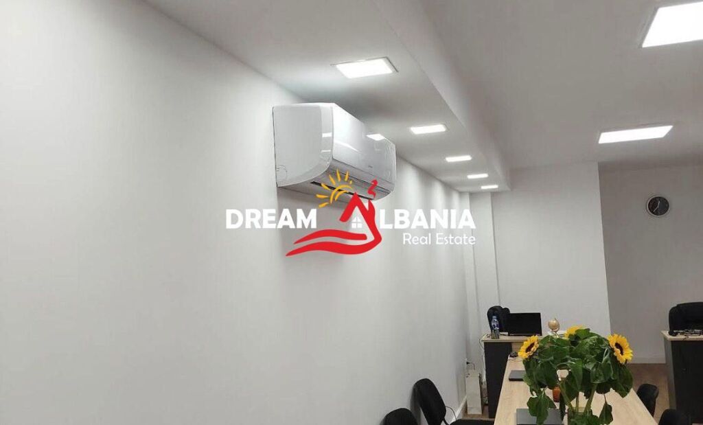 Ufficio in Vendita o in Affitto all'Incrocio di Laprakë-TIRANA (42611561)