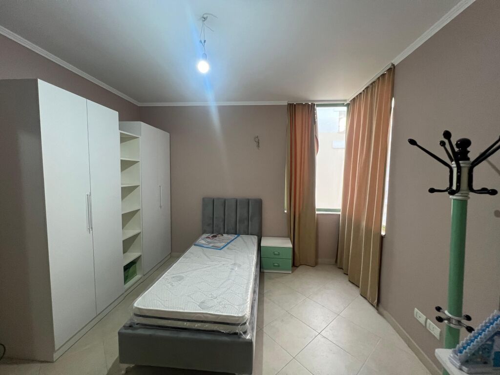 Jepet apartament me qera 2+1+2