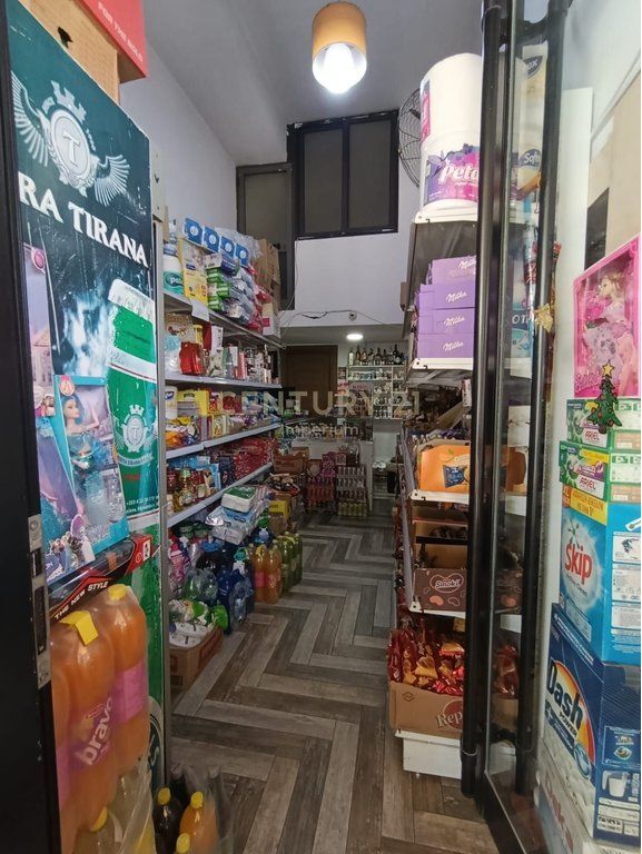 Unità Commerciale in Vendita vicino a 5 Maj