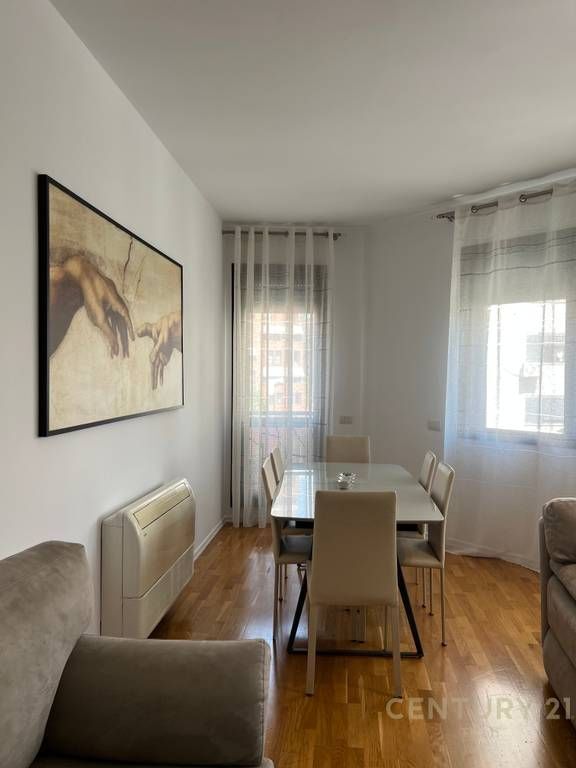 JEPET ME QIRA APARTAMENT 2+1+2+ POST PARKIMI TEK RRUGA E BARRIKADAVE