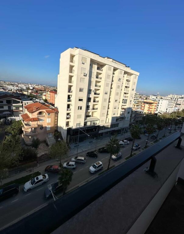 VENDESI APPARTAMENTO 1+1 VICINO ALLA PIZZERIA ERDOGAN, SPIAGGIA, DURRËS