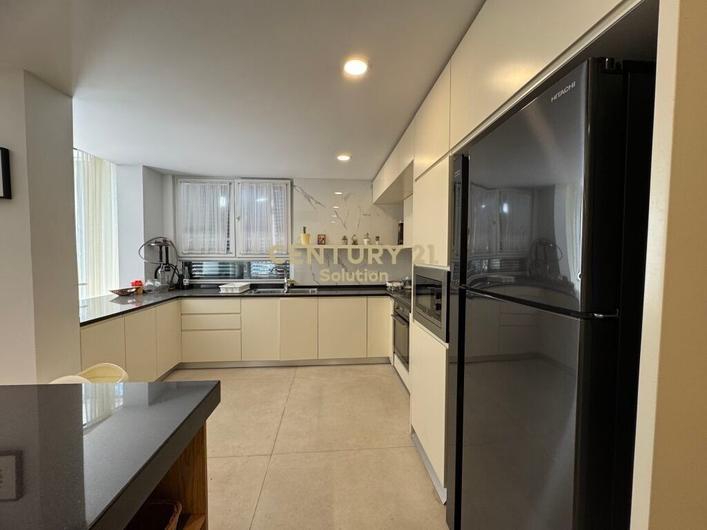 VILLA FOR SALE IN QERRET!