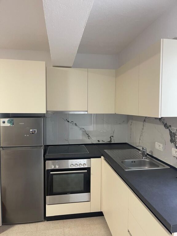Rent | Shtëpi private 1 + 1 | Ali Demi | 350 €/month