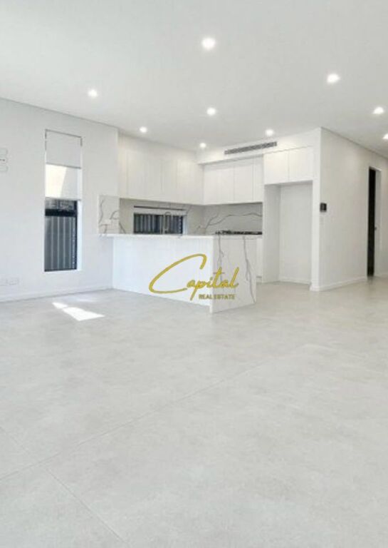 NEGOZIO IN AFFITTO 80 M2 21 DICEMBRE 100.000 LEKE