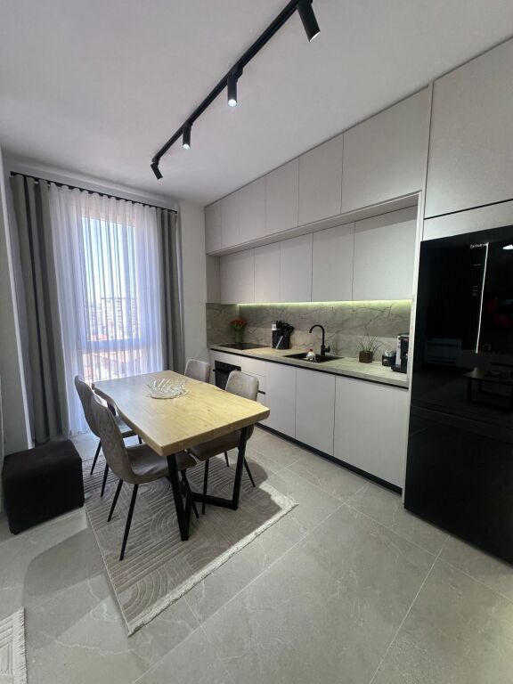 🏠 Appartamento 1+1 in Affitto  📍 Vicino alla Stazione Ferroviaria, Via Vjosa