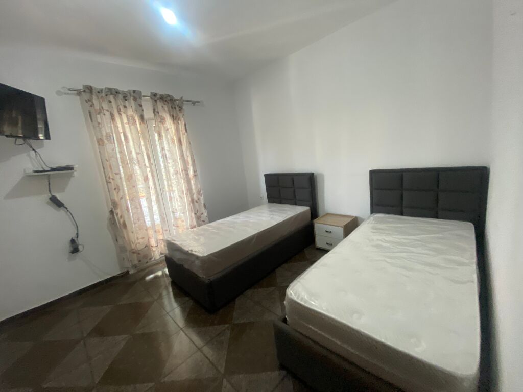 Jepet dupleks me qera kristal Center !