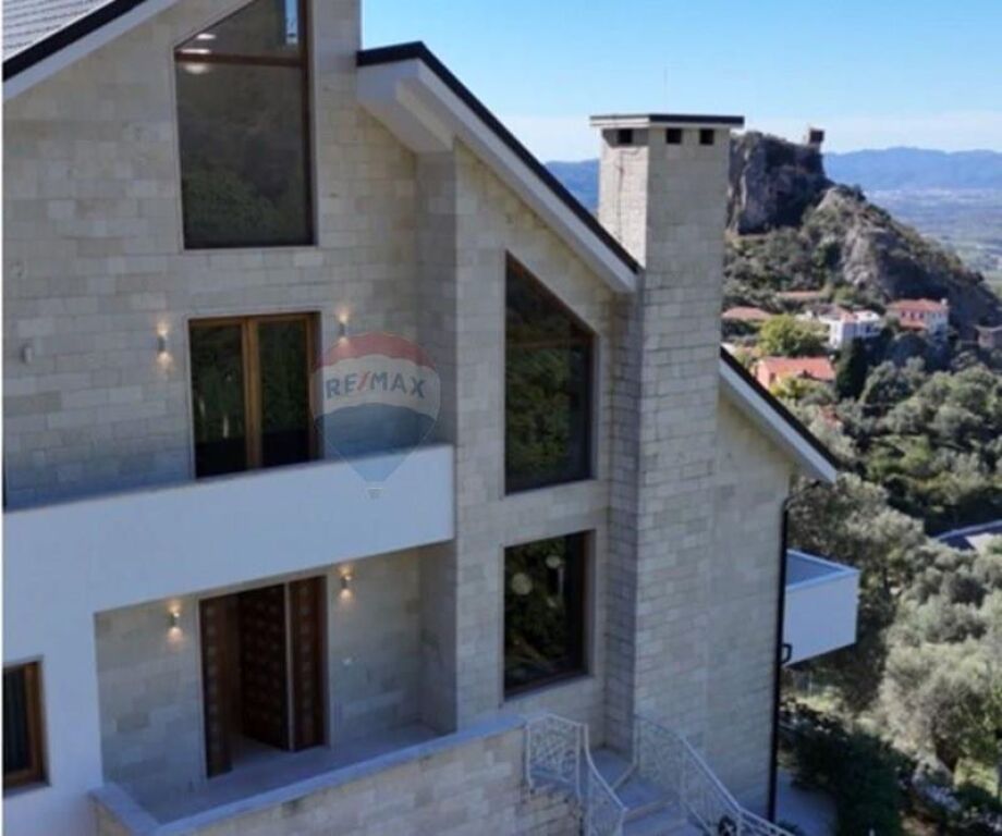 Villa for rent, Petrele