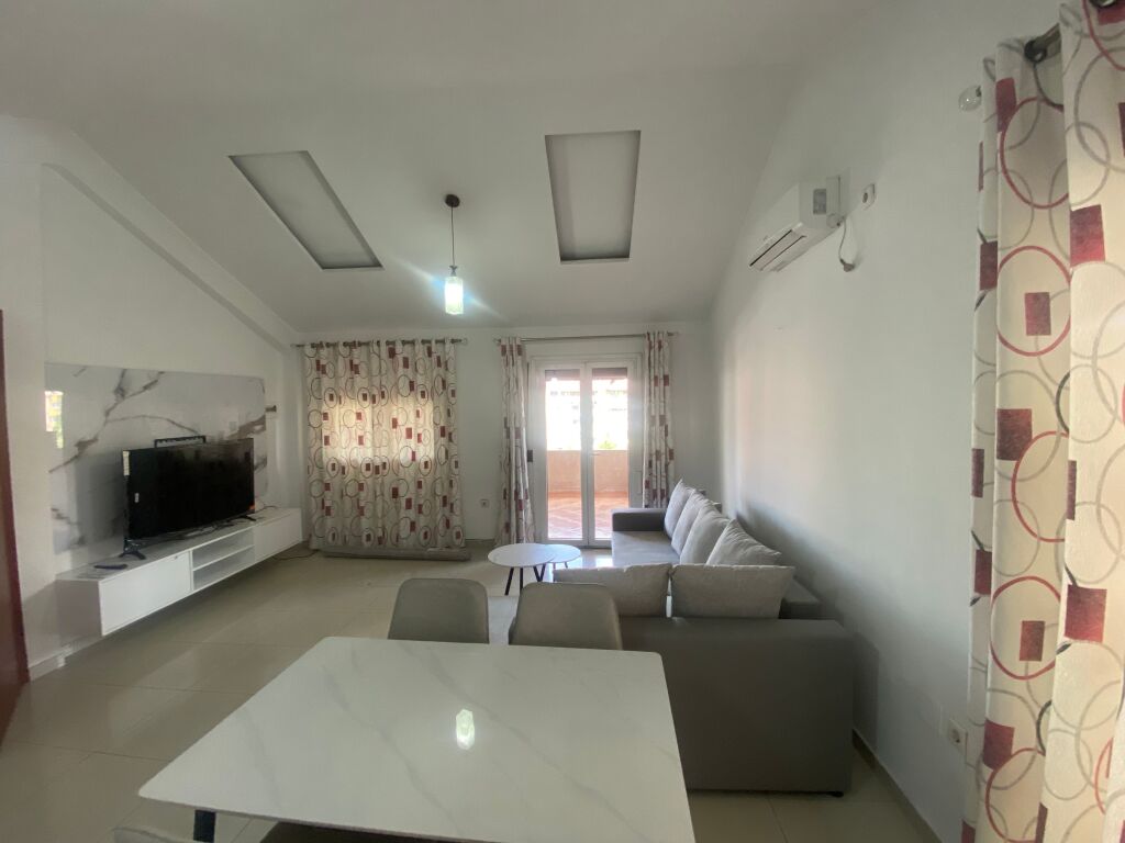 Jepet dupleks me qera kristal Center !
