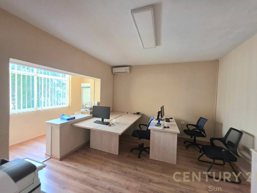 OFFICE FOR RENT IN THE FORMER BLOCK AREA