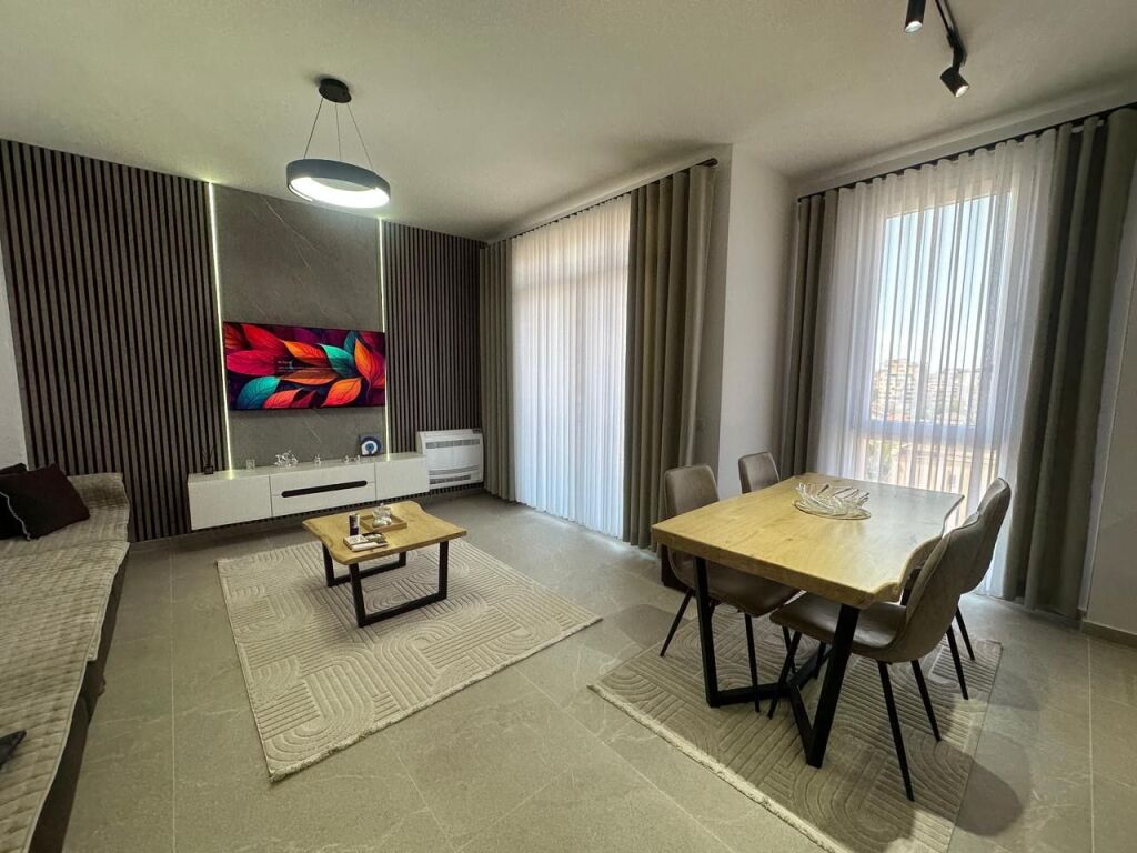 🏠 Appartamento in Affitto  📍Vicino alla Stazione Ferroviaria, Via Vjosa