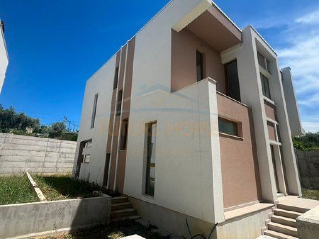 For sale, 2-story Villa, Luleborë Residence, Lundër.