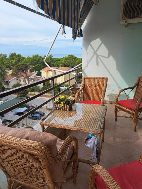 Apartament Me Verandë Në Golem