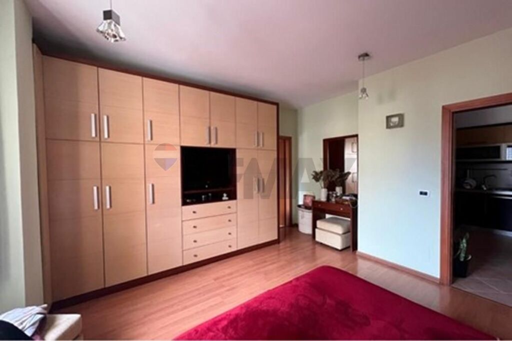 Apartment 2+1+2 for sale near Komuna se Parisit.