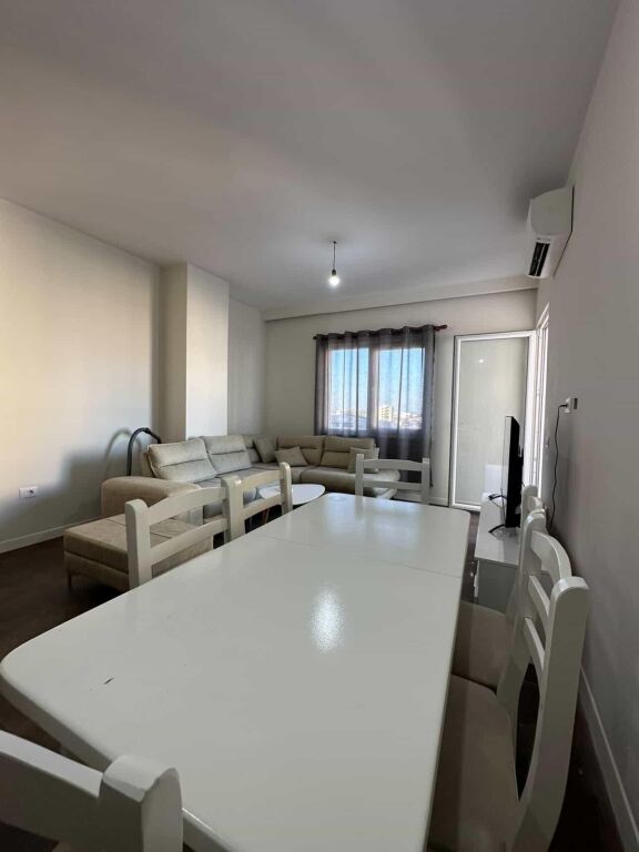 VENDESI APPARTAMENTO 1+1 VICINO ALLA PIZZERIA ERDOGAN, SPIAGGIA, DURRËS