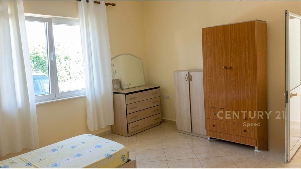 Affittiamo appartamento 1+1 al primo piano di una villa, nella zona di Lapraka!