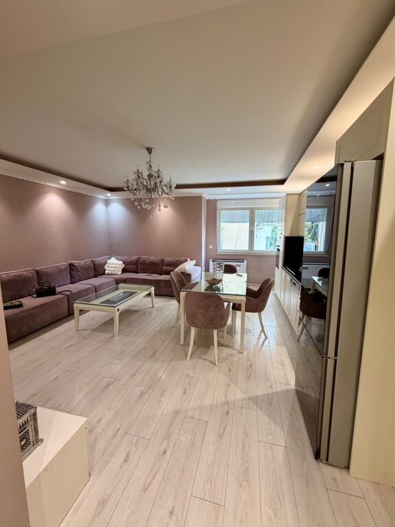 VENDESI APPARTAMENTO 3+1+2 – COMUNE DI PARIGI, TIRANA
