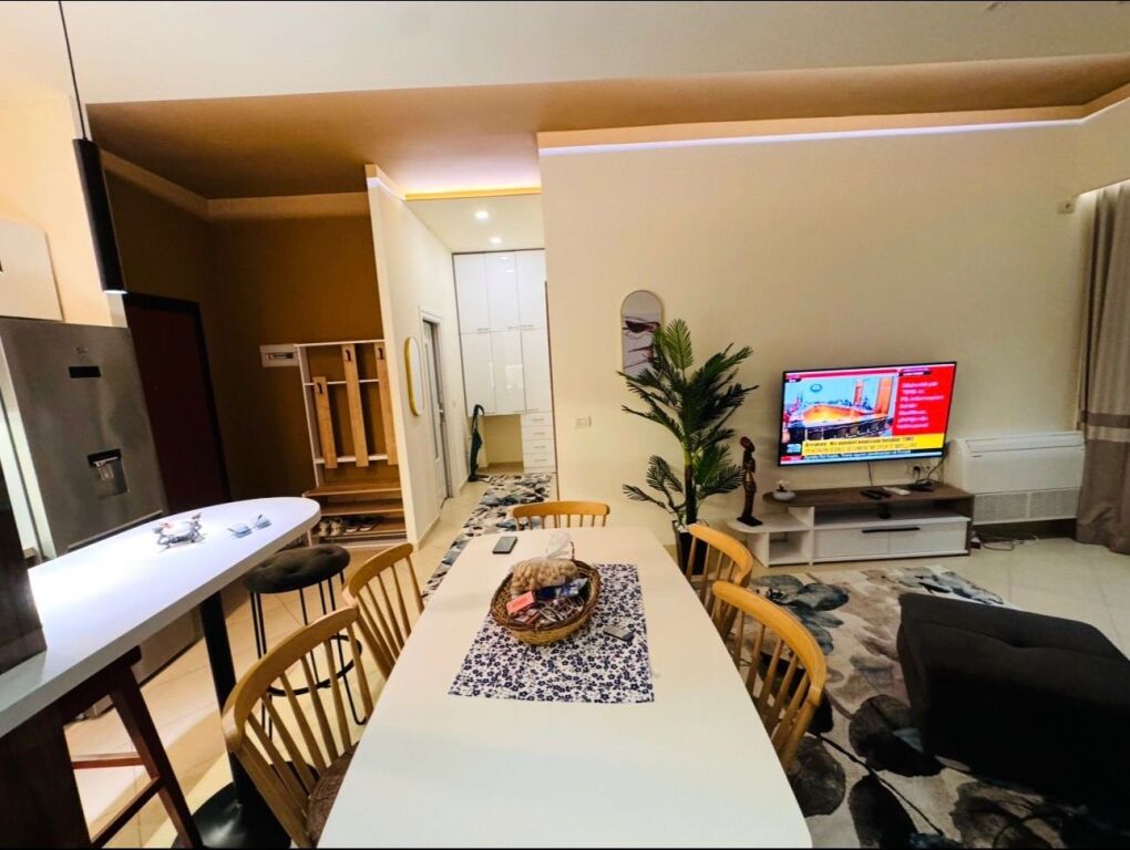 🏡 Affittasi 1+1, 70 m²  📍 Via Bill Klinton, vicino a Kodra e Diellit, di fronte a Çok Market.  💶 65.000 leke  