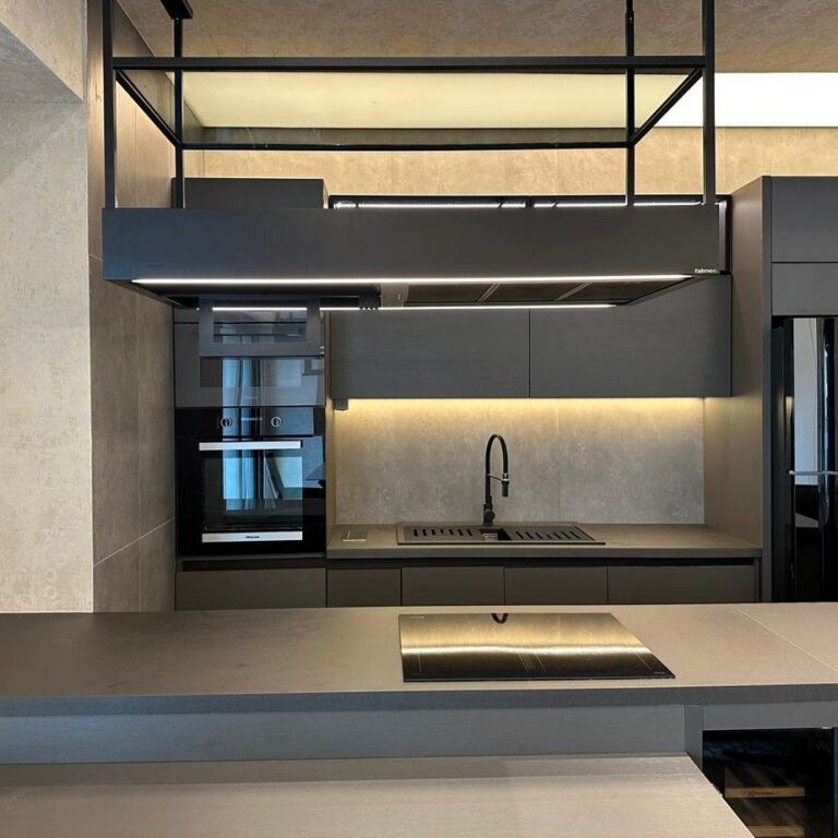 🚨 PRICE DROP – FROM 650,000 € TO 600,000 € 🚨  🏡 Luxury Apartment for Sale 2+1+2 – Ambassador 3, near Air Albania