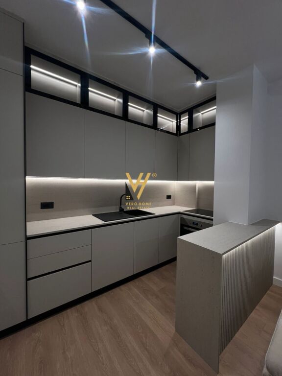 JEPET APARTAMENT 1+1+BLK ME QERA TEK UET, PORCELAN 800 EURO
