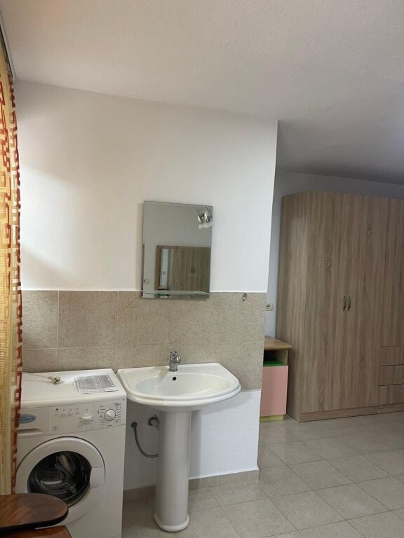 Rent | Shtëpi private 1 + 1 | Ali Demi | 350 €/month