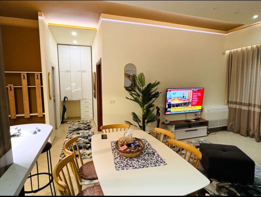 🏡 Affittasi 1+1, 70 m²  📍 Via Bill Klinton, vicino a Kodra e Diellit, di fronte a Çok Market.  💶 65.000 leke  