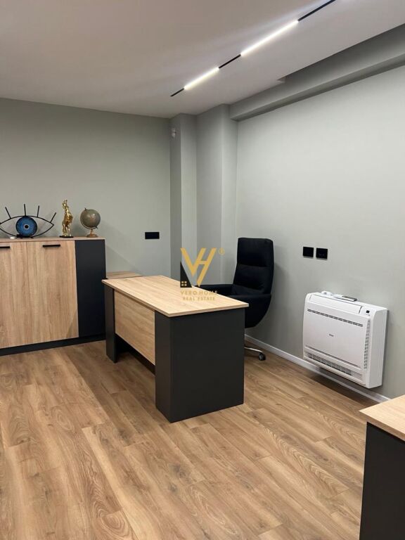 JEPET ZYRE 100 M2 ME QIRA TE LIQENI I THATE 900 EURO