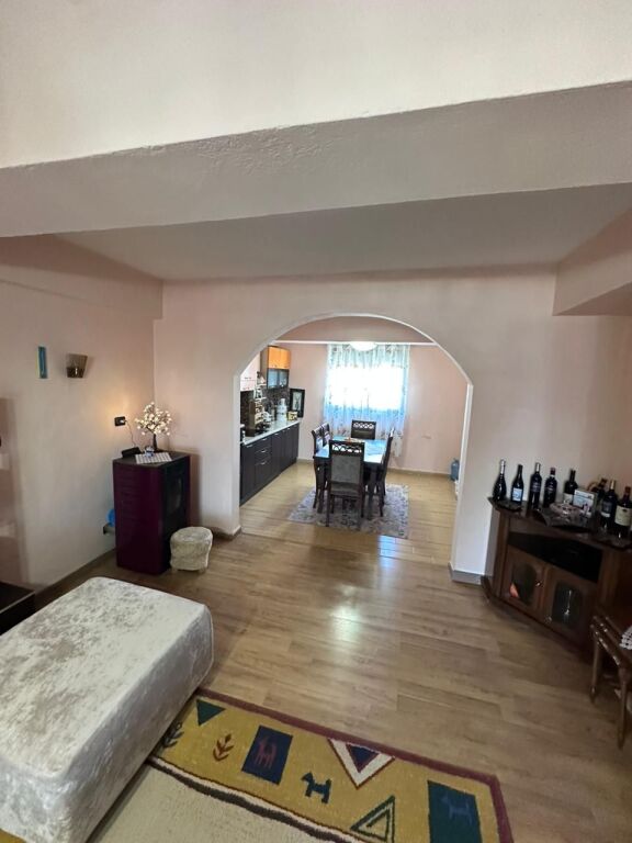 JEPET ME QERA APARTAMENT 2+1 PRANE BLUESTAR CENTER, DURRES