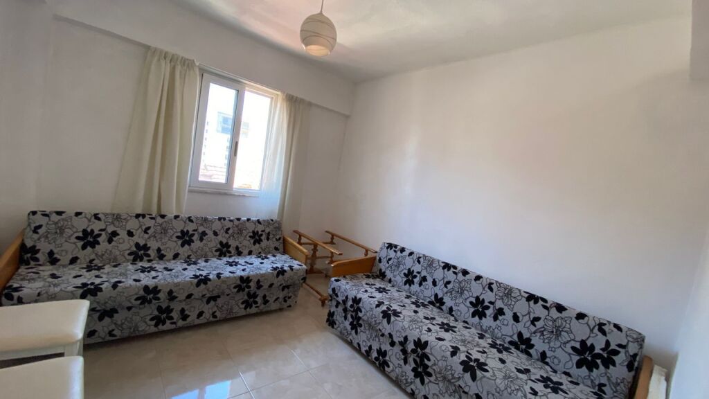VENDESI APPARTAMENTO 3+1 PALAZZO ESISTENTE, TASSE CENTRO DURRES 120000 EURO