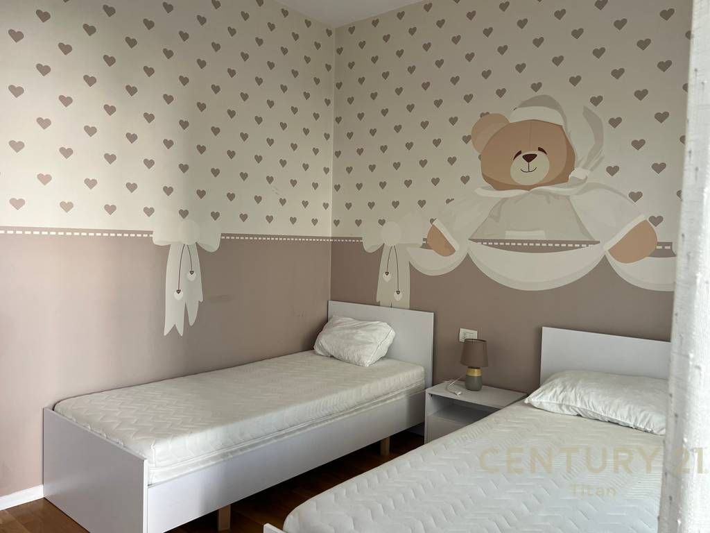 JEPET ME QIRA APARTAMENT 2+1+2+ POST PARKIMI TEK RRUGA E BARRIKADAVE