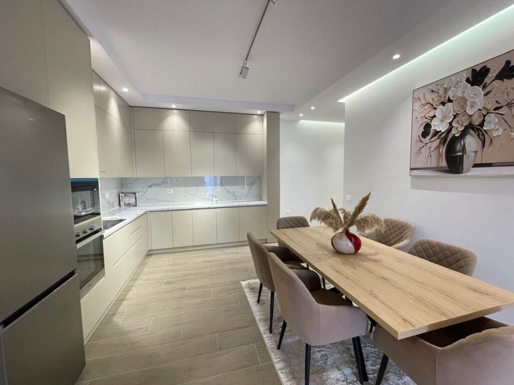 Luxe Apartament 2+1 me qira në Vlorë