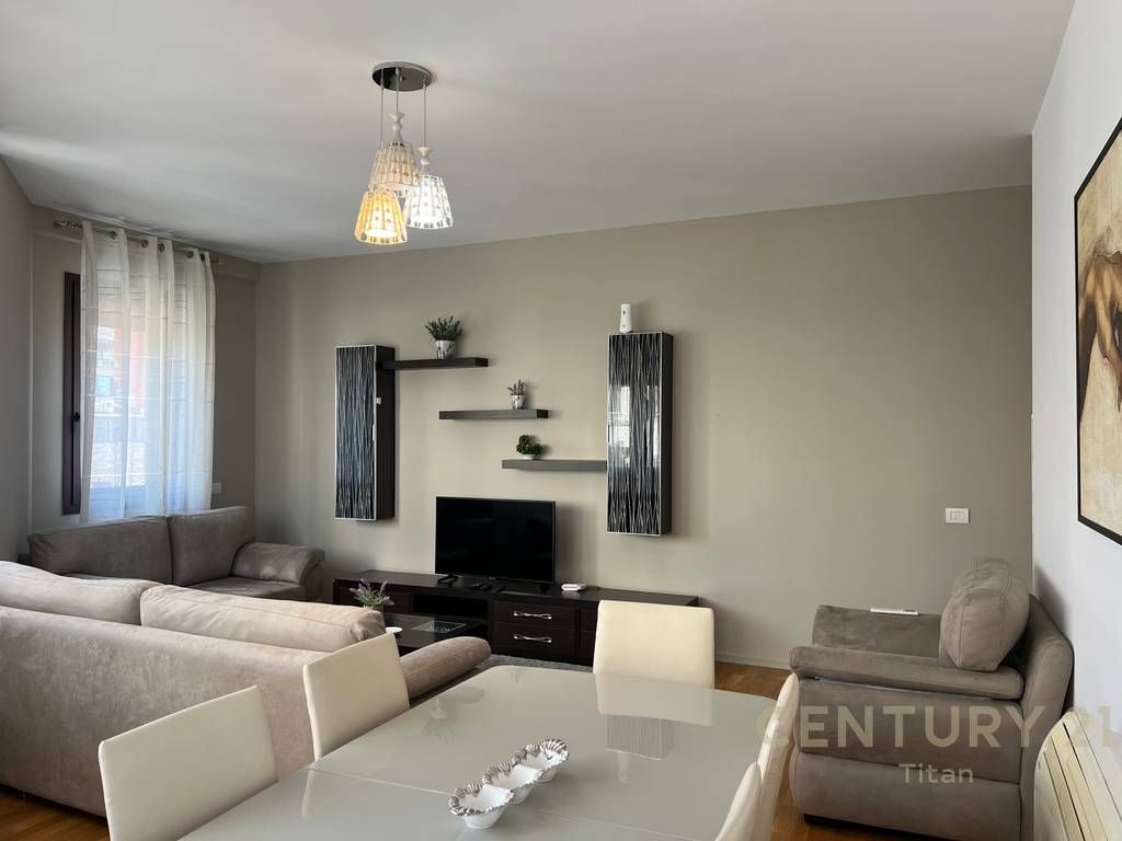 JEPET ME QIRA APARTAMENT 2+1+2+ POST PARKIMI TEK RRUGA E BARRIKADAVE