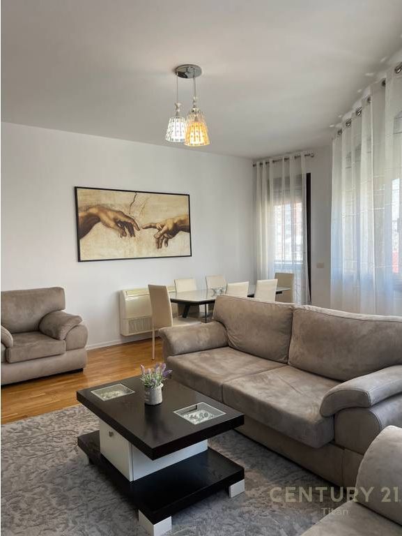 JEPET ME QIRA APARTAMENT 2+1+2+ POST PARKIMI TEK RRUGA E BARRIKADAVE